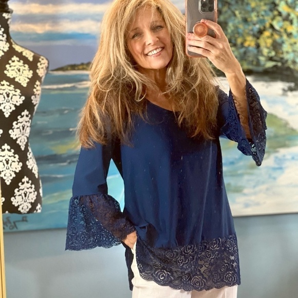 ⭐️Slinky Brand, What a Gorgeous Blouse! Tatted Lace Edging, Sexy, Size MP - Picture 6 of 8